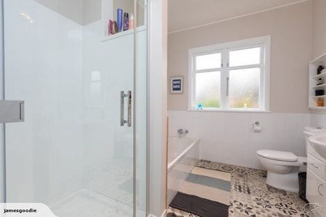 Photo of property in 213 Te Moana Road, Waikanae, 5036