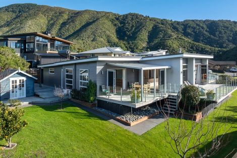 Photo of property in 33 Harbour View Heights, Picton, 7220