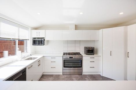 Photo of property in 15 Serenity Crescent, Kelvin Grove, Palmerston North, 4414