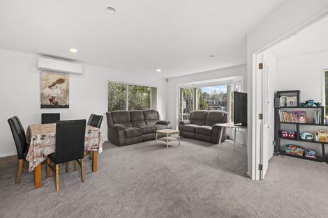 Photo of property in 35 Rifleman Rise, Unsworth Heights, Auckland, 0632