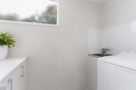 Photo of property in 4a Tiroroa Avenue, Te Atatu South, Auckland, 0610