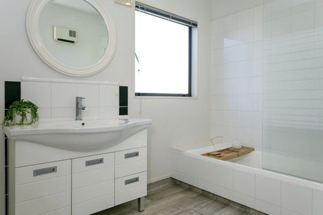 Photo of property in 7 Ngamotu Road, Taupo, 3330