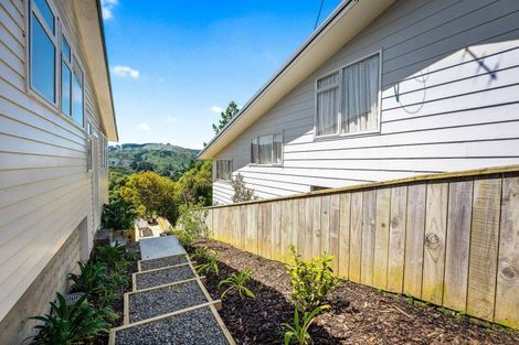 Photo of property in 18 Greenwich Grove, Stokes Valley, Lower Hutt, 5019