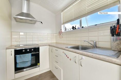 Photo of property in 242 Centreway Road, Orewa, 0931