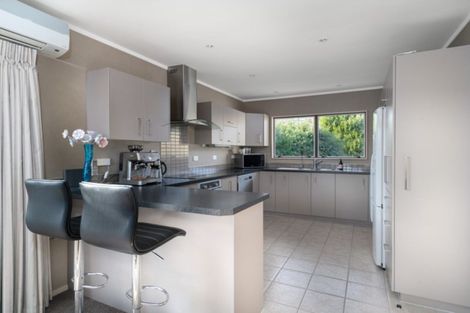 Photo of property in 14 Gibbs Place, Kinloch, Taupo, 3377
