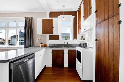 Photo of property in 22 Ngaio Street, Strandon, New Plymouth, 4312