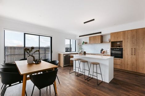 Photo of property in 2 Atutahi Lane, Papamoa Beach, 3118