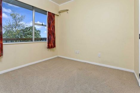 Photo of property in 7 Heather Place, Sunnynook, Auckland, 0620
