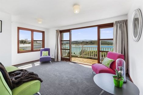 Photo of property in 49 Hungerford Road, Lyall Bay, Wellington, 6022