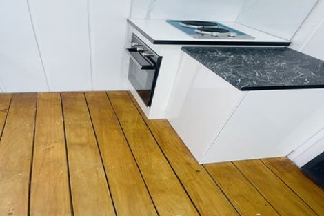 Photo of property in 7d Babich Road, Henderson Valley, Auckland, 0614