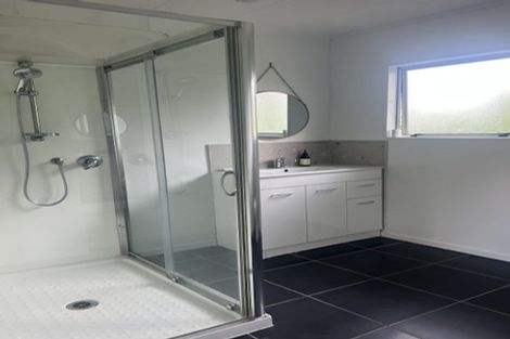 Photo of property in 9 Bishop Street, Green Bay, Auckland, 0604