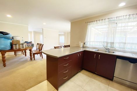 Photo of property in 21 Villino Place, Randwick Park, Auckland, 2105
