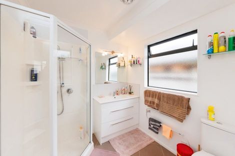 Photo of property in 2 Fernlea Avenue, Kelvin Grove, Palmerston North, 4414