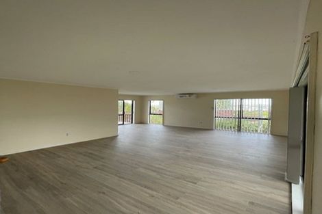 Photo of property in 21 Rhinevale Close, Henderson, Auckland, 0612