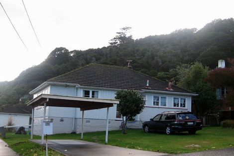 Photo of property in 186a Whites Line East, Waiwhetu, Lower Hutt, 5010