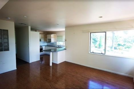 Photo of property in 8 Mandeville Place, Unsworth Heights, Auckland, 0632