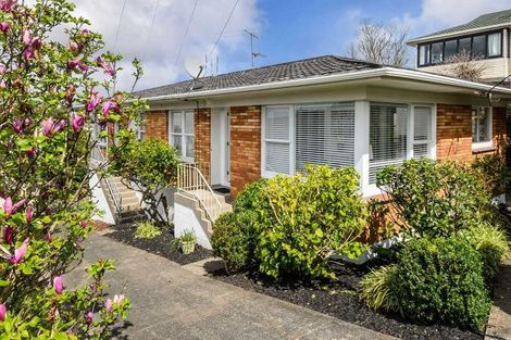 Photo of property in 1/58 Arran Road, Browns Bay, Auckland, 0630
