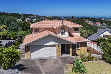 Photo of property in 53 Ribbonwood Crescent, Goodwood Heights, Auckland, 2105