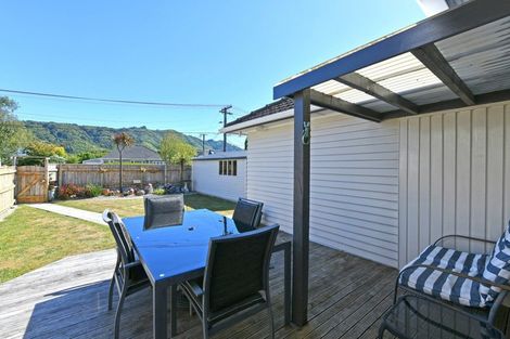Photo of property in 10 Oak Street, Ebdentown, Upper Hutt, 5018