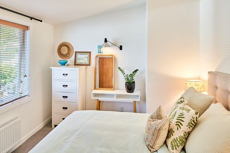 Photo of property in 25 Marine Parade, Eastbourne, Lower Hutt, 5013