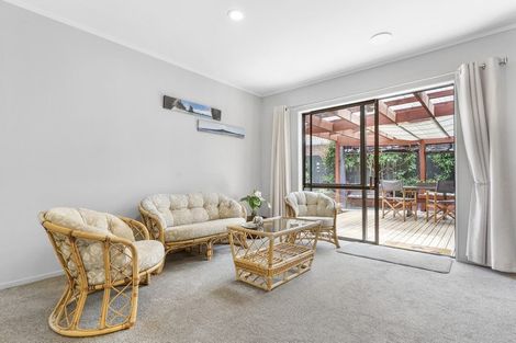 Photo of property in 15 Pinewood Grove, Botany Downs, Auckland, 2010