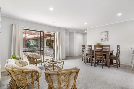 Photo of property in 15 Pinewood Grove, Botany Downs, Auckland, 2010