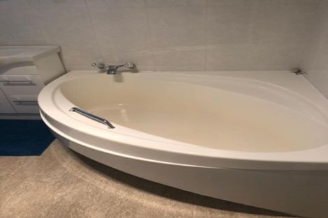 Photo of property in 6 Suwyn Place, Weymouth, Auckland, 2103