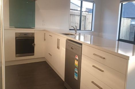 Photo of property in 9 Tiria Drive, Papamoa Beach, Papamoa, 3118