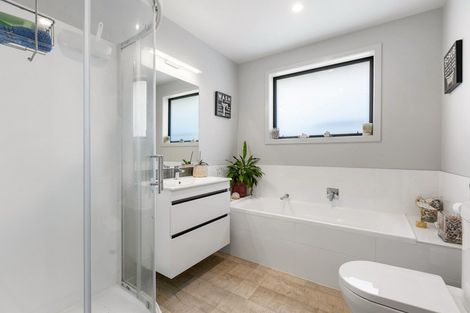 Photo of property in 75 Te Kio Crescent, Papamoa Beach, Papamoa, 3118