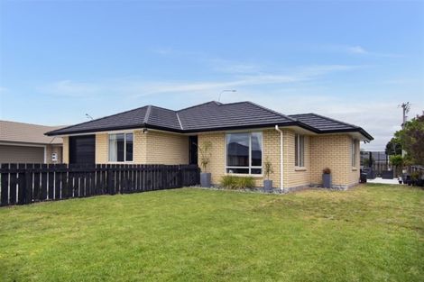 Photo of property in 86 Barbados Way, One Tree Point, 0118