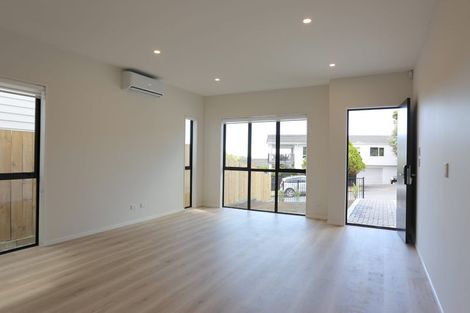 Photo of property in 1b Kirkdale Place, Northcross, Auckland, 0632