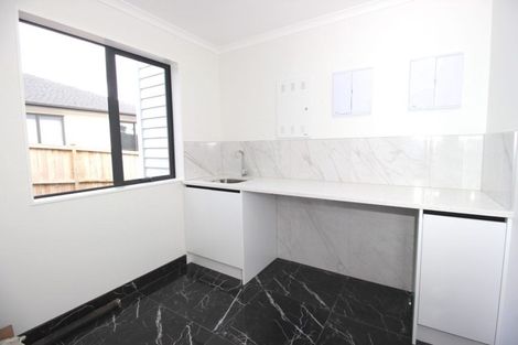 Photo of property in 17 Tautoru Avenue, Orewa, 0931