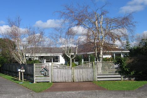 Photo of property in 14 Edgewater Grove, Orewa, 0931