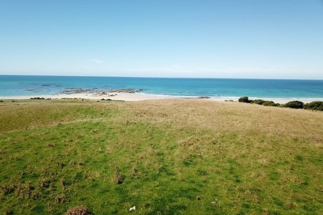 Photo of property in 290 The Nuggets Road, Ahuriri Flat, Kaka Point, 9271