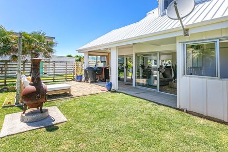 Photo of property in 15 Moray Place, Whiritoa, Whangamata, 3691