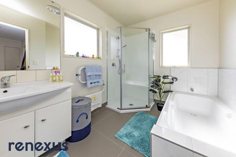 Photo of property in 8 Birchlea Rise, Goodwood Heights, Auckland, 2105