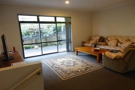 Photo of property in 48 Rising Parade, Fairview Heights, Auckland, 0632