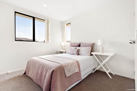 Photo of property in 33 Cityview Place, Massey, Auckland, 0614