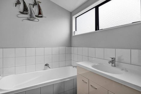 Photo of property in 11 County Drive, Hawera, 4610