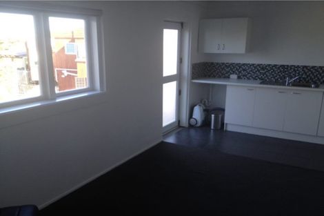 Photo of property in 179 Glenfield Road, Hillcrest, Auckland, 0627