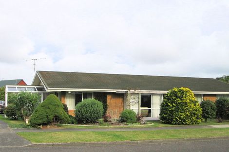 Photo of property in 2a Rewarewa Crescent, Waikanae, 5036