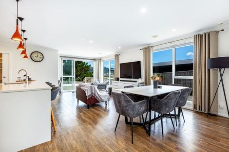 Photo of property in 9 Wairau Lane, Aotea, Porirua, 5024