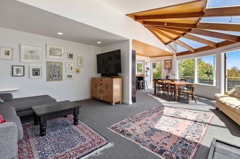 Photo of property in 12 Latham Road, York Bay, Lower Hutt, 5013