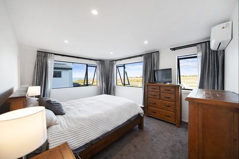 Photo of property in 11 Koiora Road, Clarks Beach, 2122