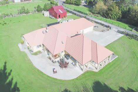 Photo of property in 50 Waicola Drive, Fitzherbert, Palmerston North, 4471