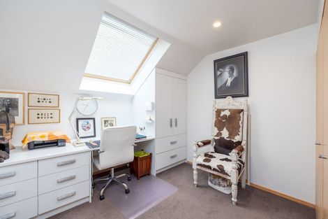 Photo of property in 25 Hawkhurst Road, Lyttelton, 8082