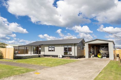 Photo of property in 28 Surf Street, Whitianga, 3510