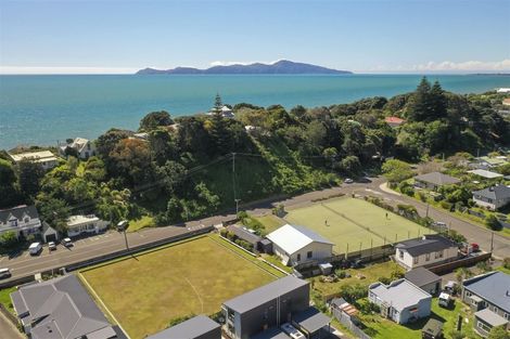 Photo of property in 2/33 Beach Road, Paekakariki, 5034