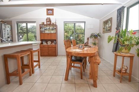 Photo of property in 6 Kupe Drive, Carterton, 5713