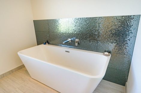 Photo of property in 33 Hartwell Drive, Kelvin Grove, Palmerston North, 4470